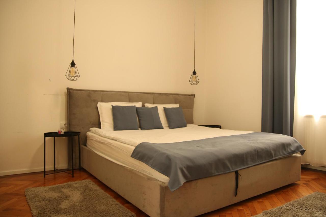 Natalie's Royal M Belgrad