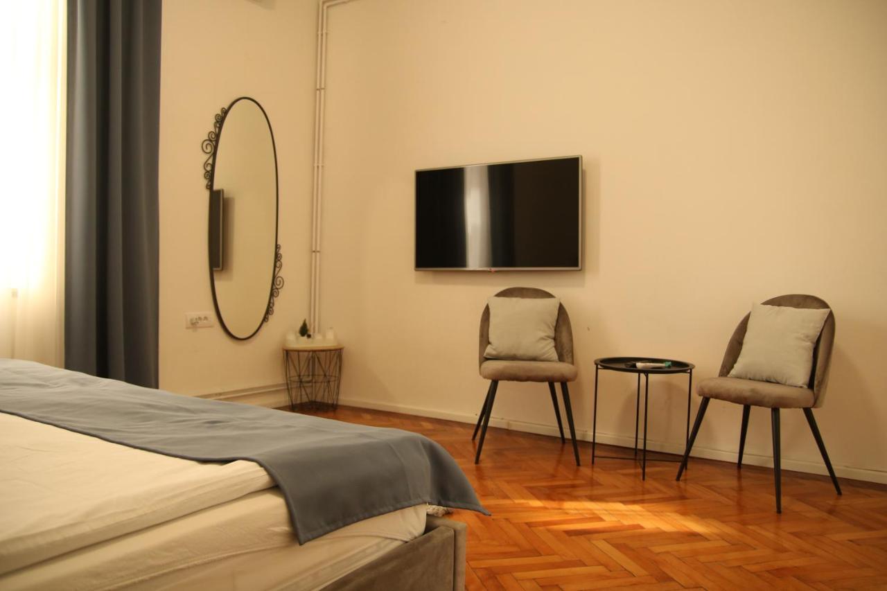 Natalie's Royal M Apartment